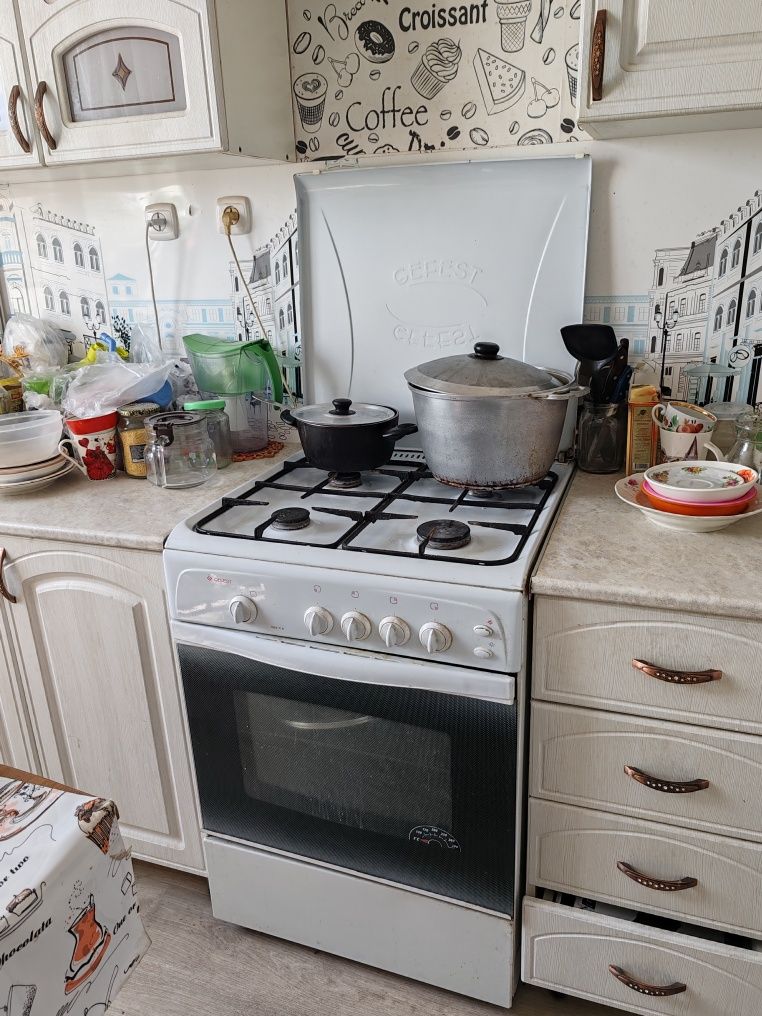 Продам газовую плиту