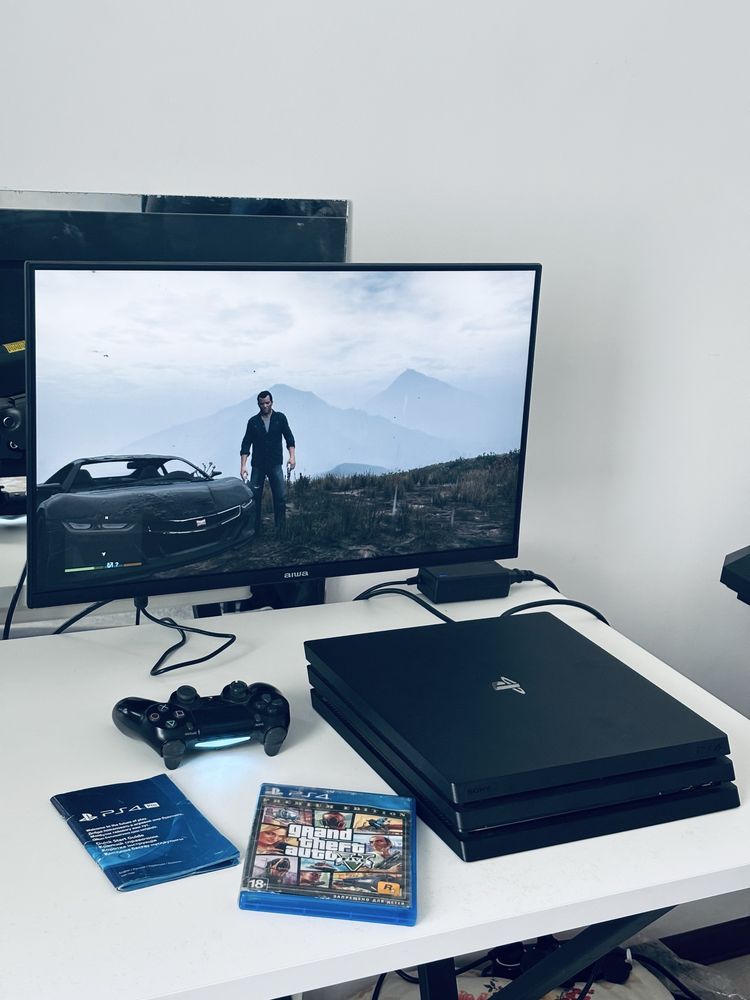 PlayStation 4 PRO В отличном состоянии
