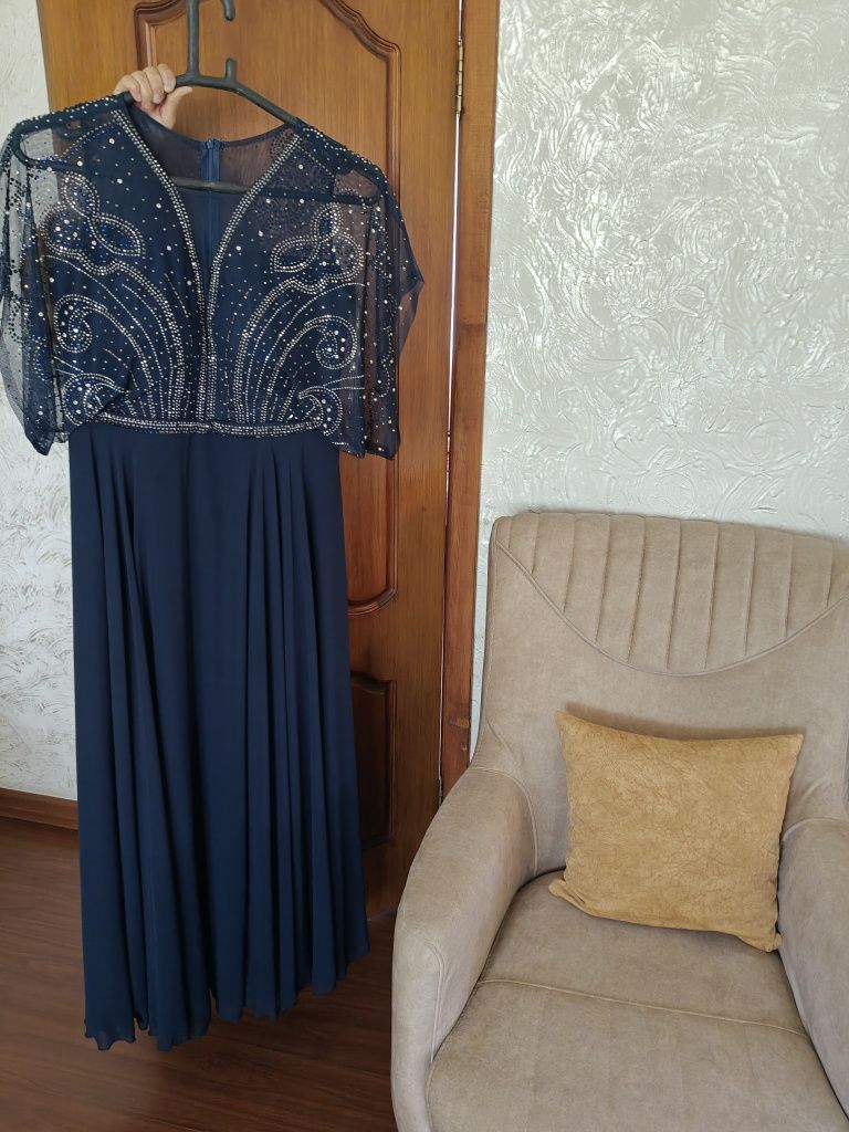Платье вечернее продам