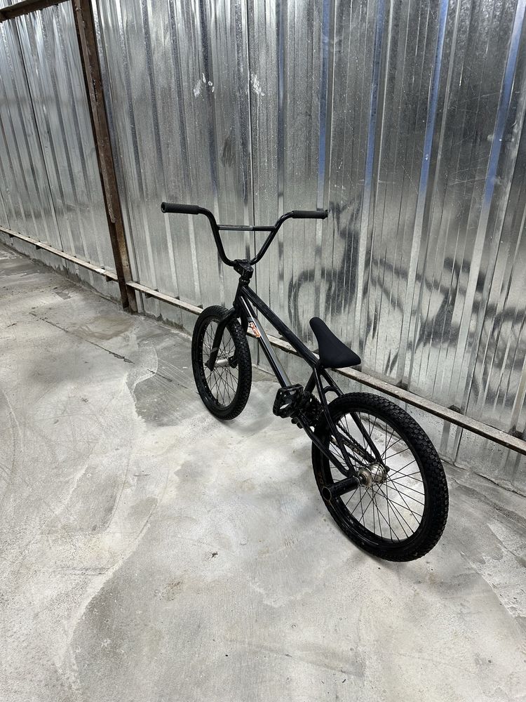 Продам BMX Giant method 02