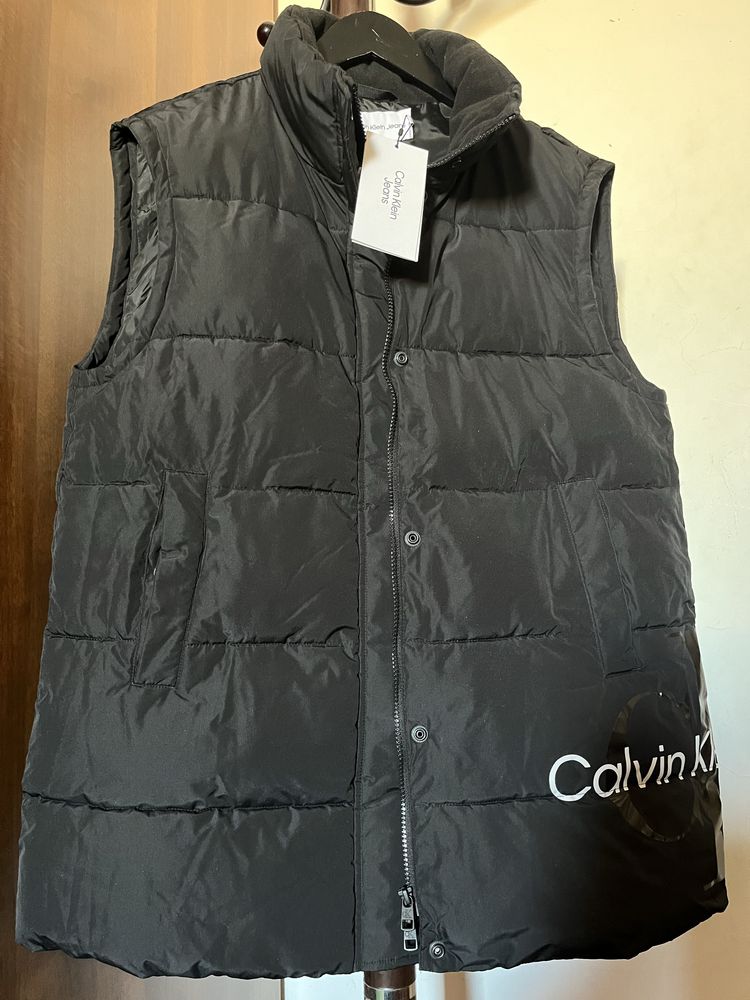Желетка удлиненная , бренд Calvin Klein, оригинал , черного цвета, раз