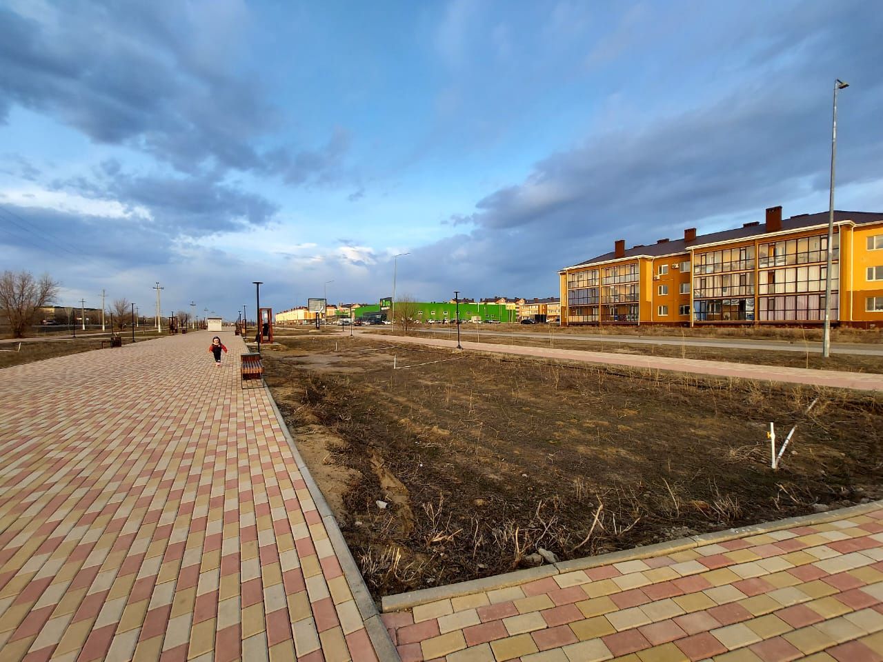 СРОЧНО!!! Продам 2 ком.кв., 62 кв.м., 3/3 этаж, р-н Нур Сити-1, кирпич