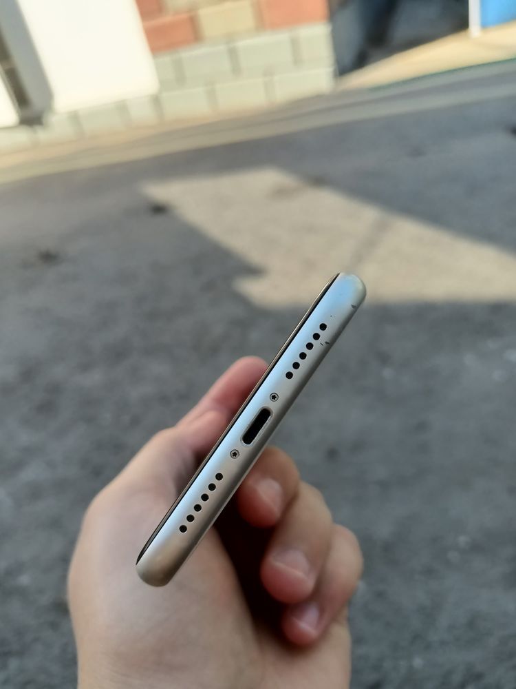 Айфон 11 64 GB..