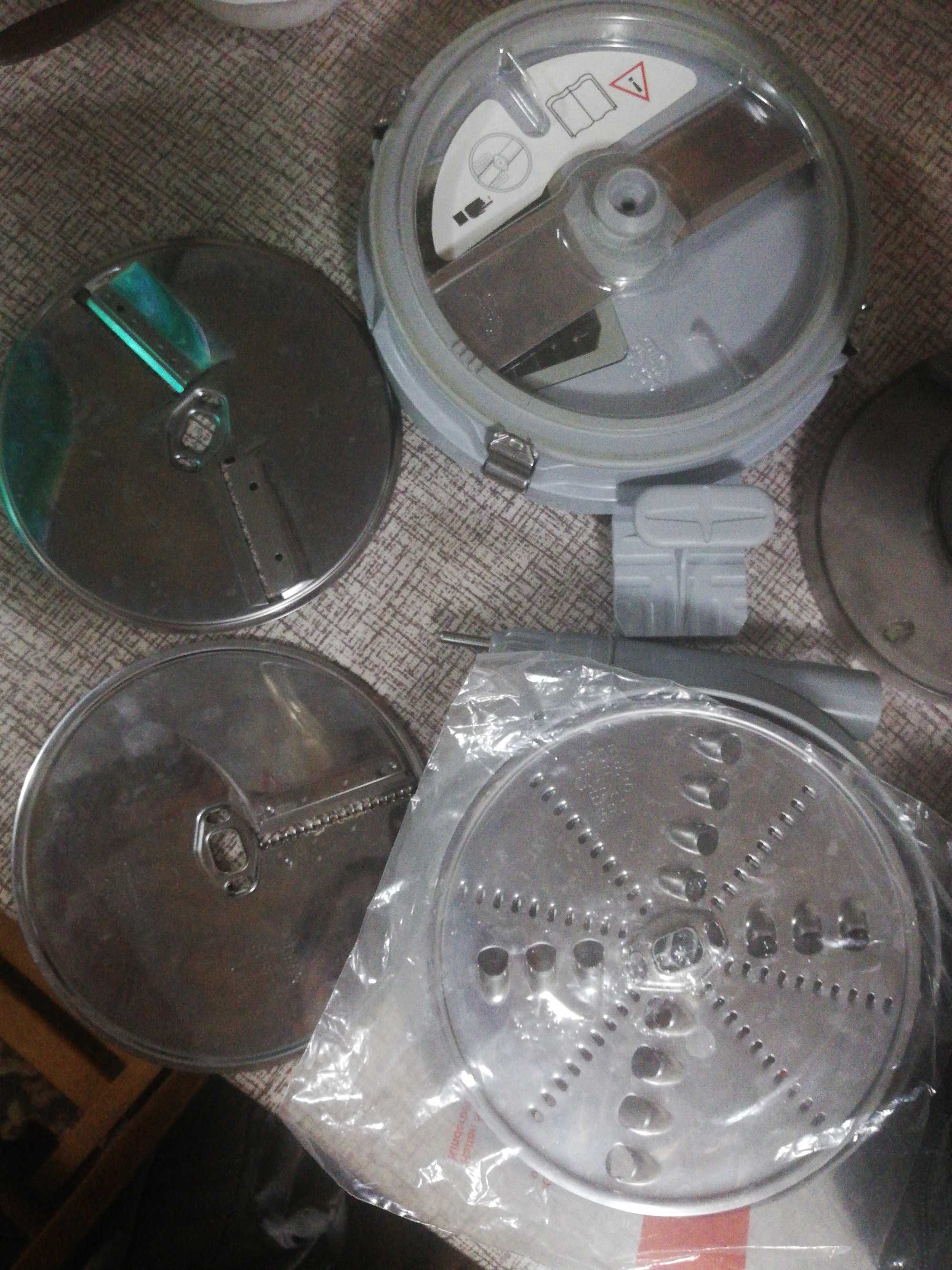Кухонный комбайн Bosch MCM 68885