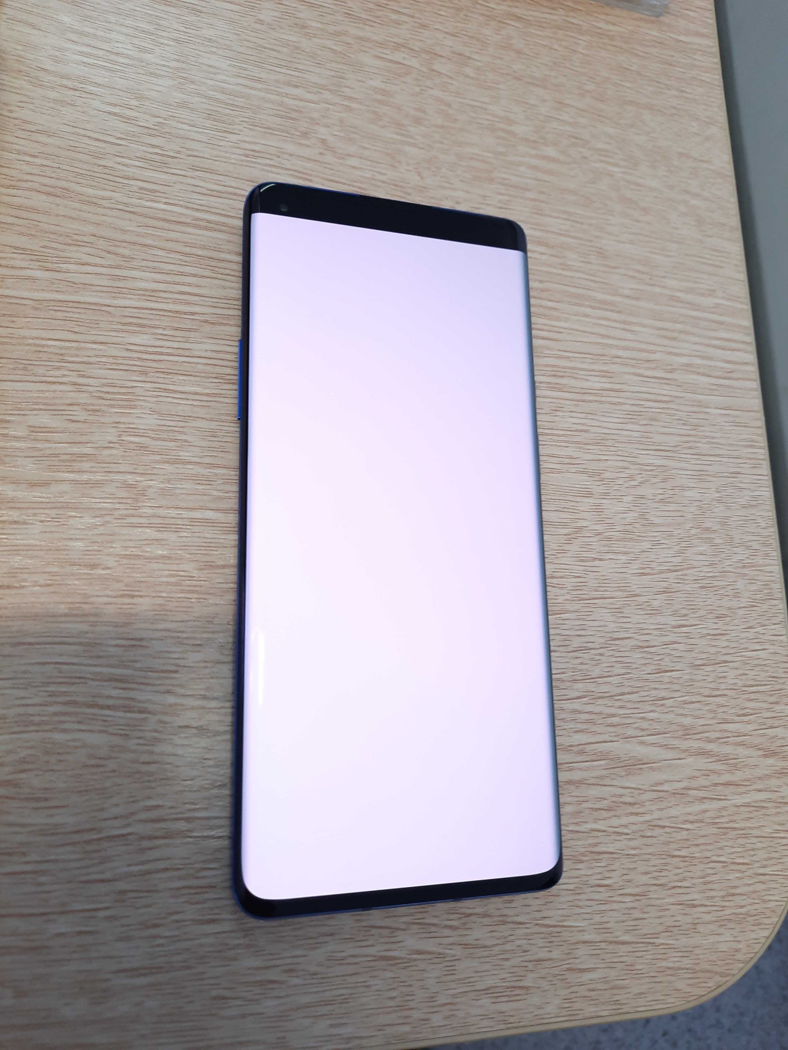OnePlus 8 Pro 12/256. В хорошем техническом состоянии.