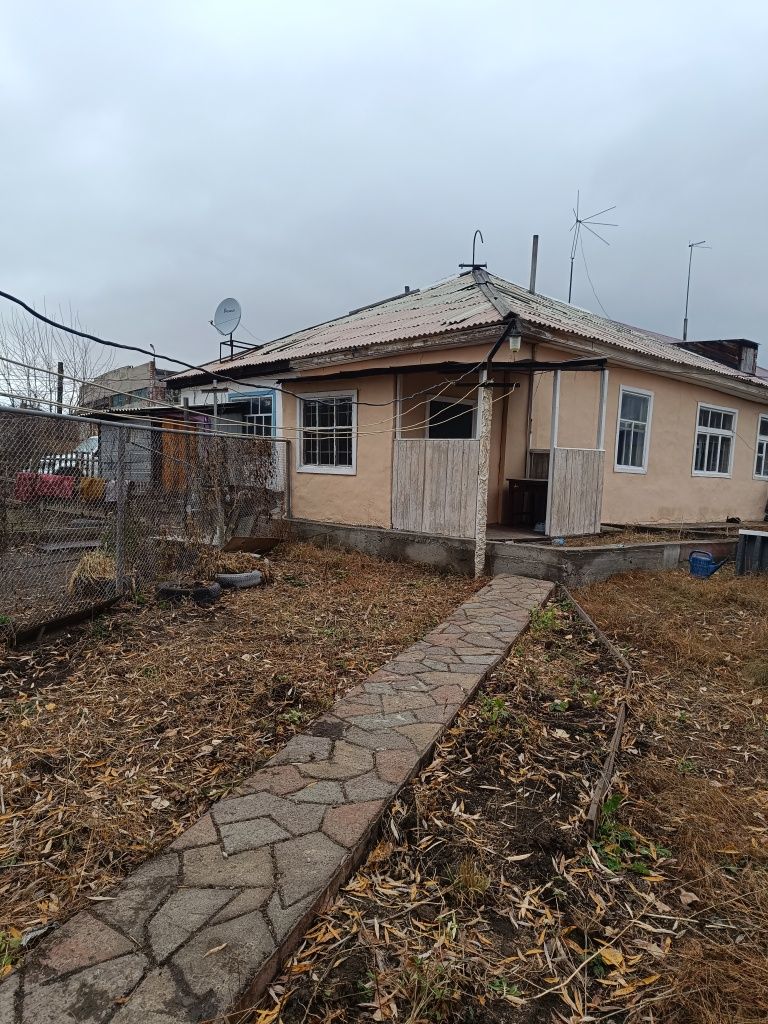 Продам дом барачного типа.