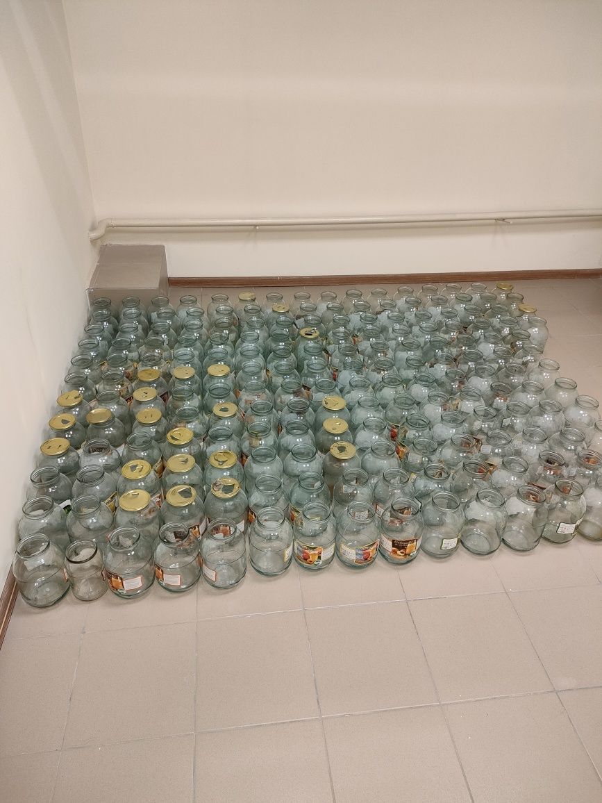 Продам банки 2 литровые из под соков