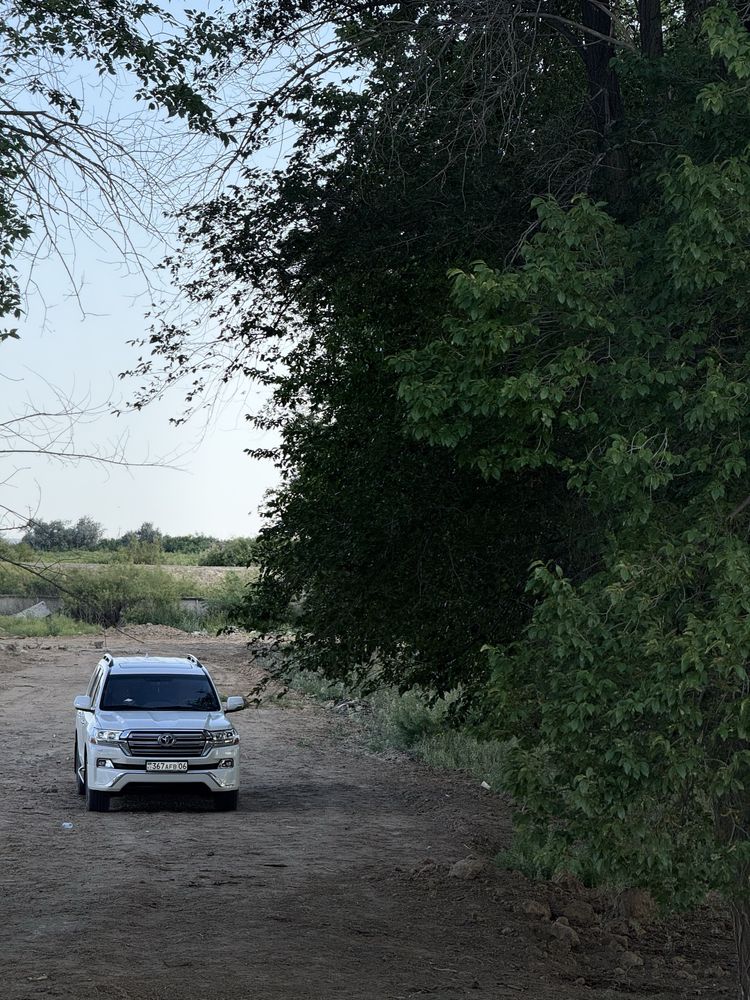 Аренда Тойота Land Cruiser 200