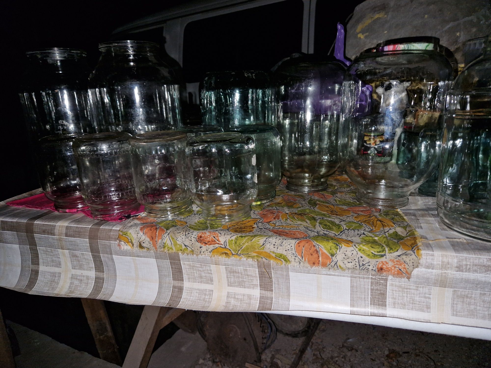 Банки продам  разные