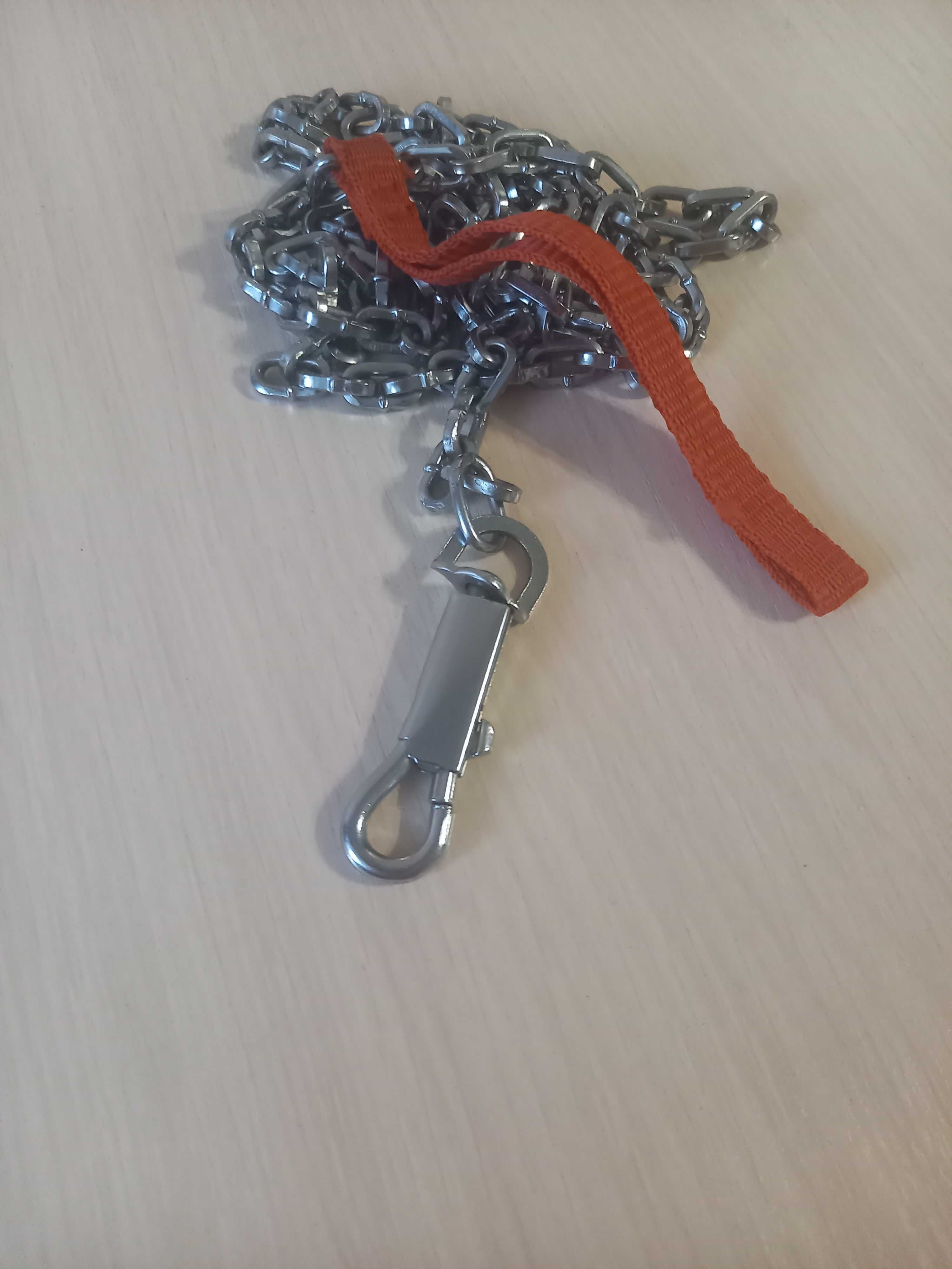 Поводок для выгула собак металлический.
