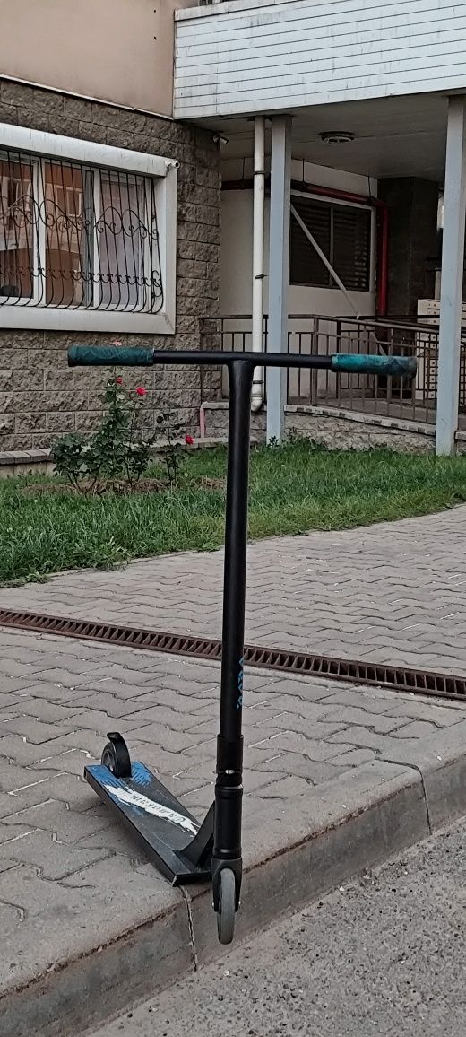 Продам трюковой самокат(Возможен торг!)