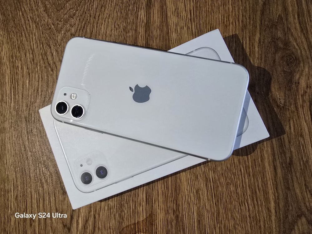 iPhone 11 64 гб.