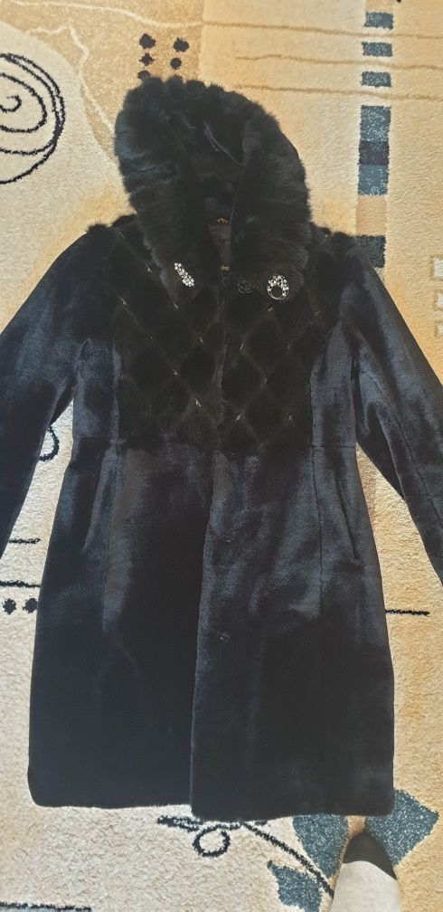 Продам женскую шубу