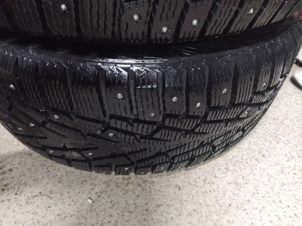 Резина зимняя 225/50 R17