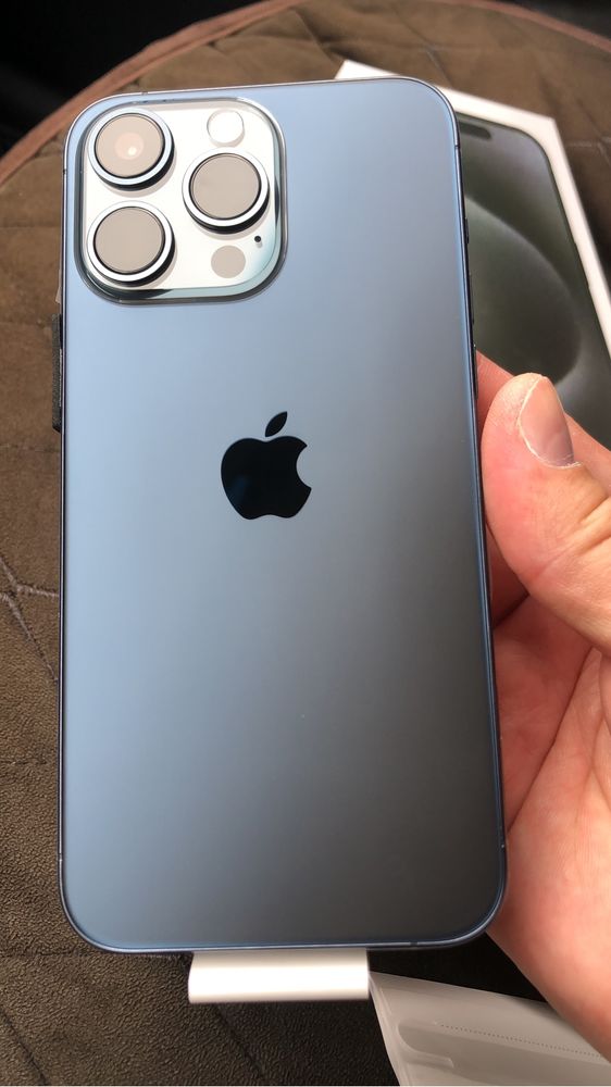 iPhone 16 Pro Max.Samsung S24 Ultra.