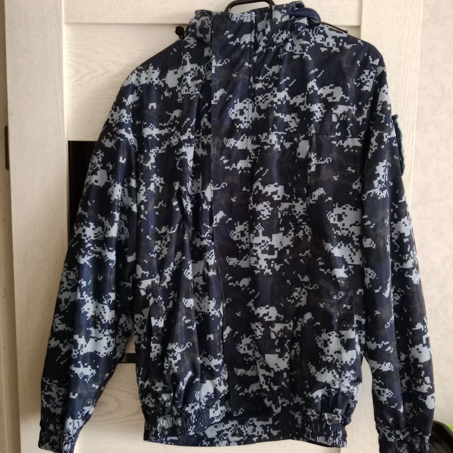 Продам камуфляж форму и куртки