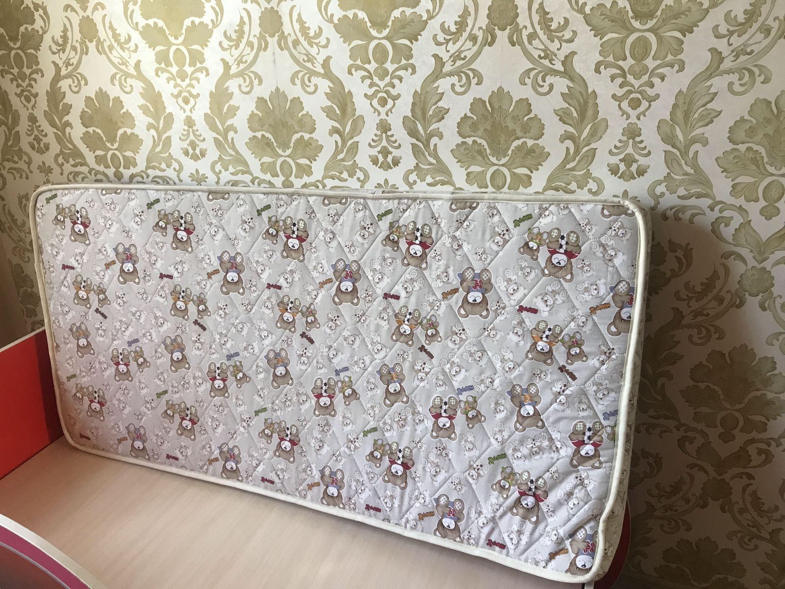 продам детскую кроватку с матрацом