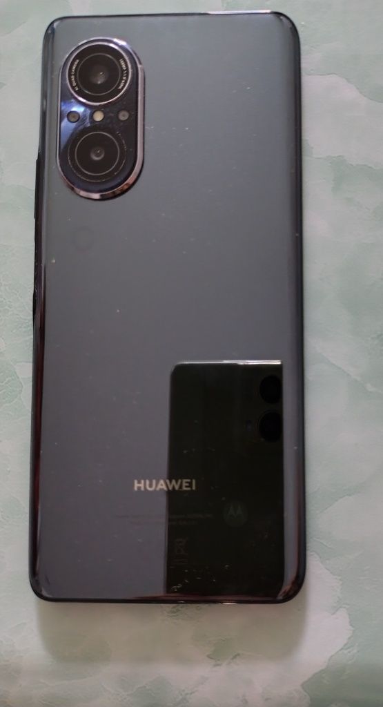 Продам смартфон Huawei