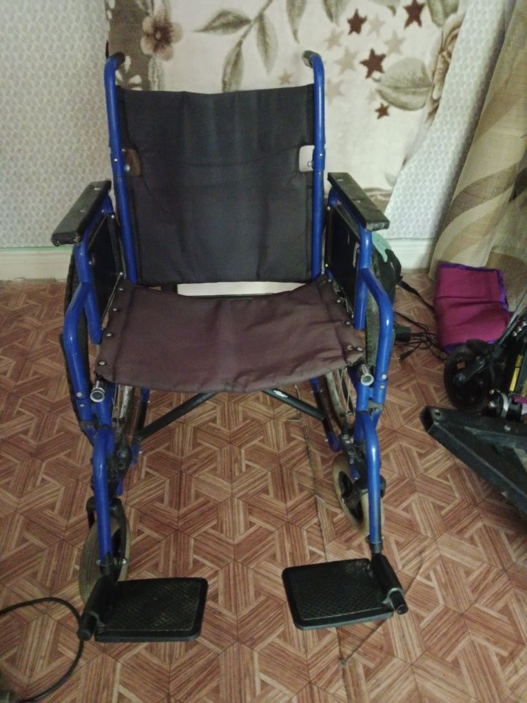 Продам инвалидная коляска хорошом срочно.