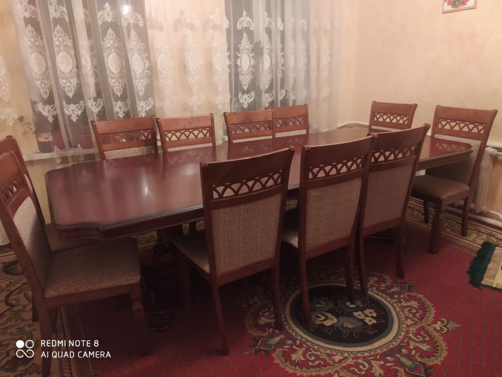 Стол со стульями
