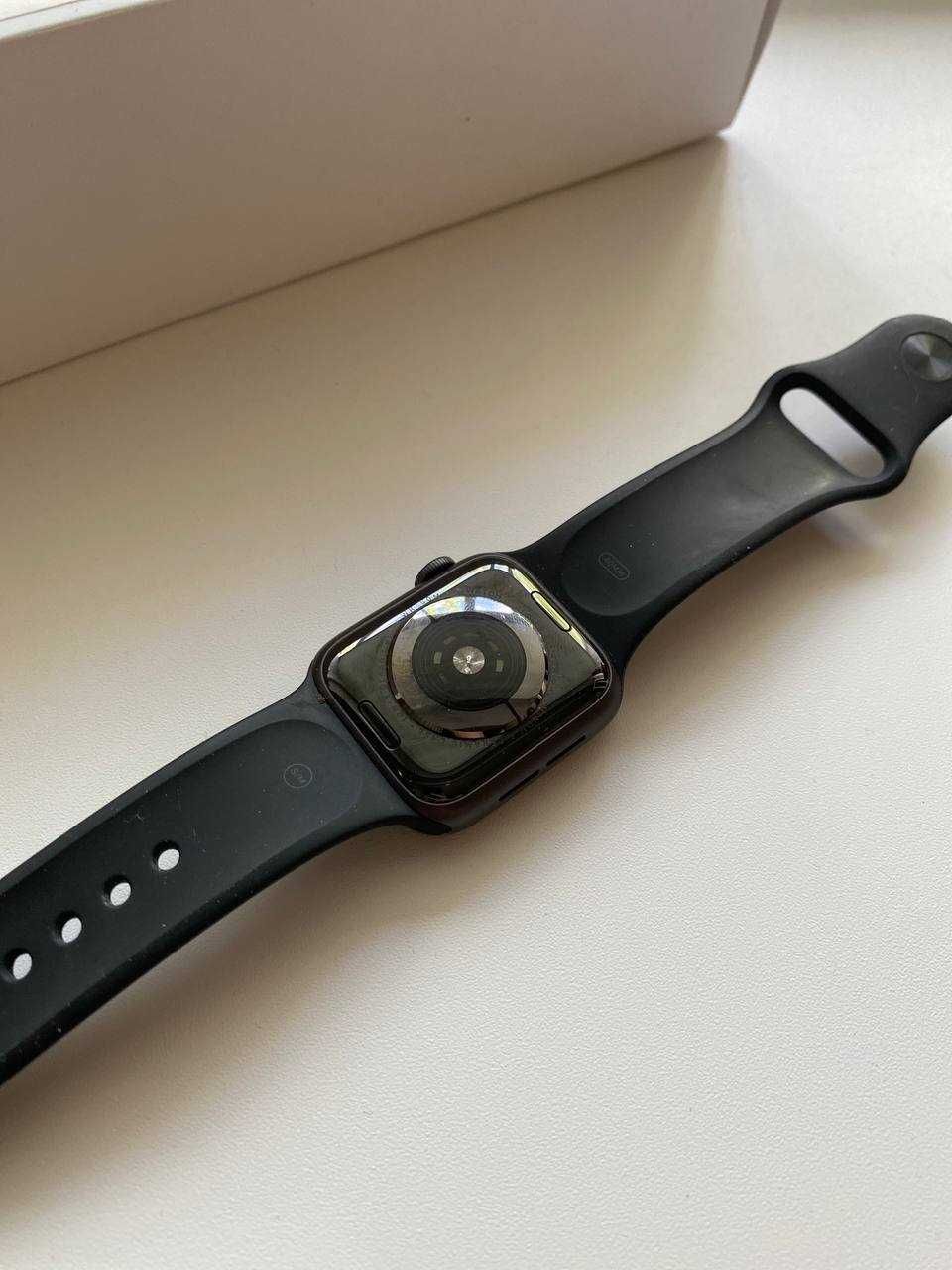 Часы Apple Watch 5