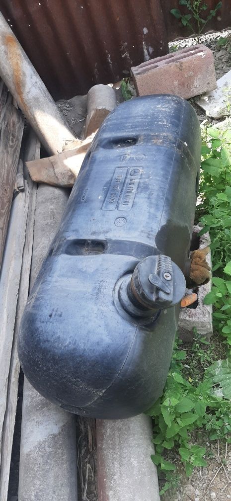 Топливныи бак на мерседес 814