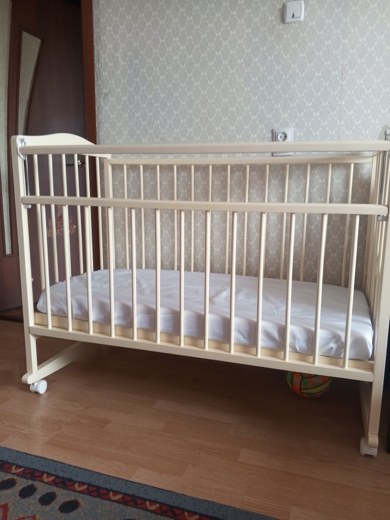 Продам детскую кроватку.