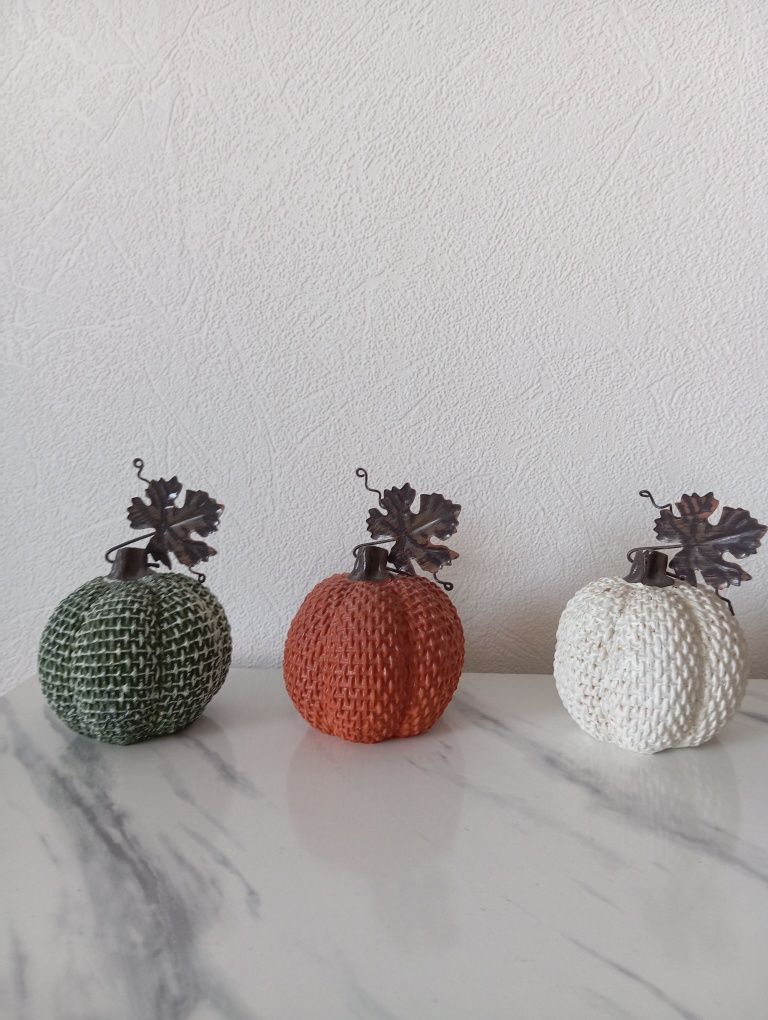 Фигурки для декора, жестяные коробки из под чая