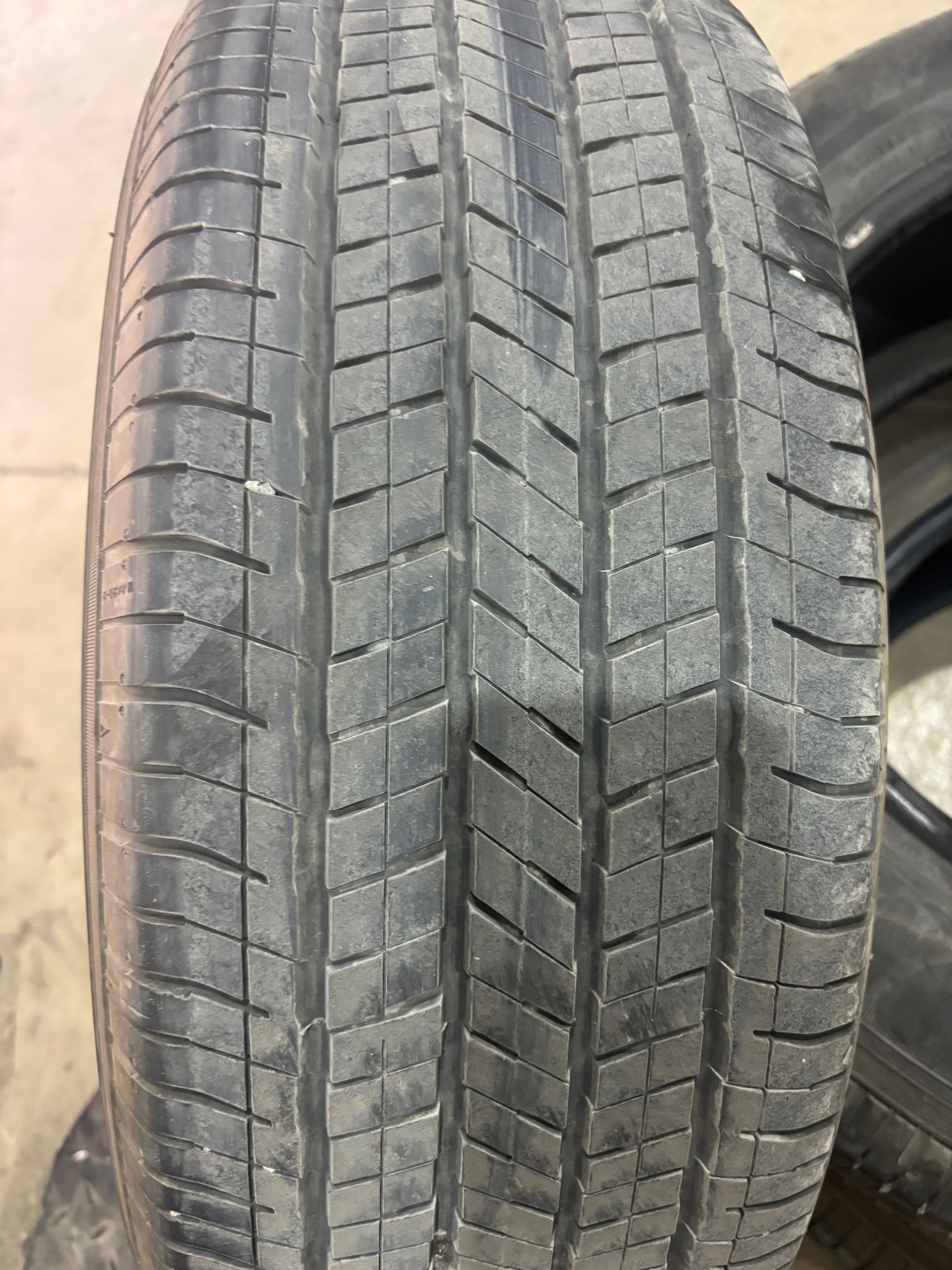 Продам всесезонные шины Yokohama bluEarth S34