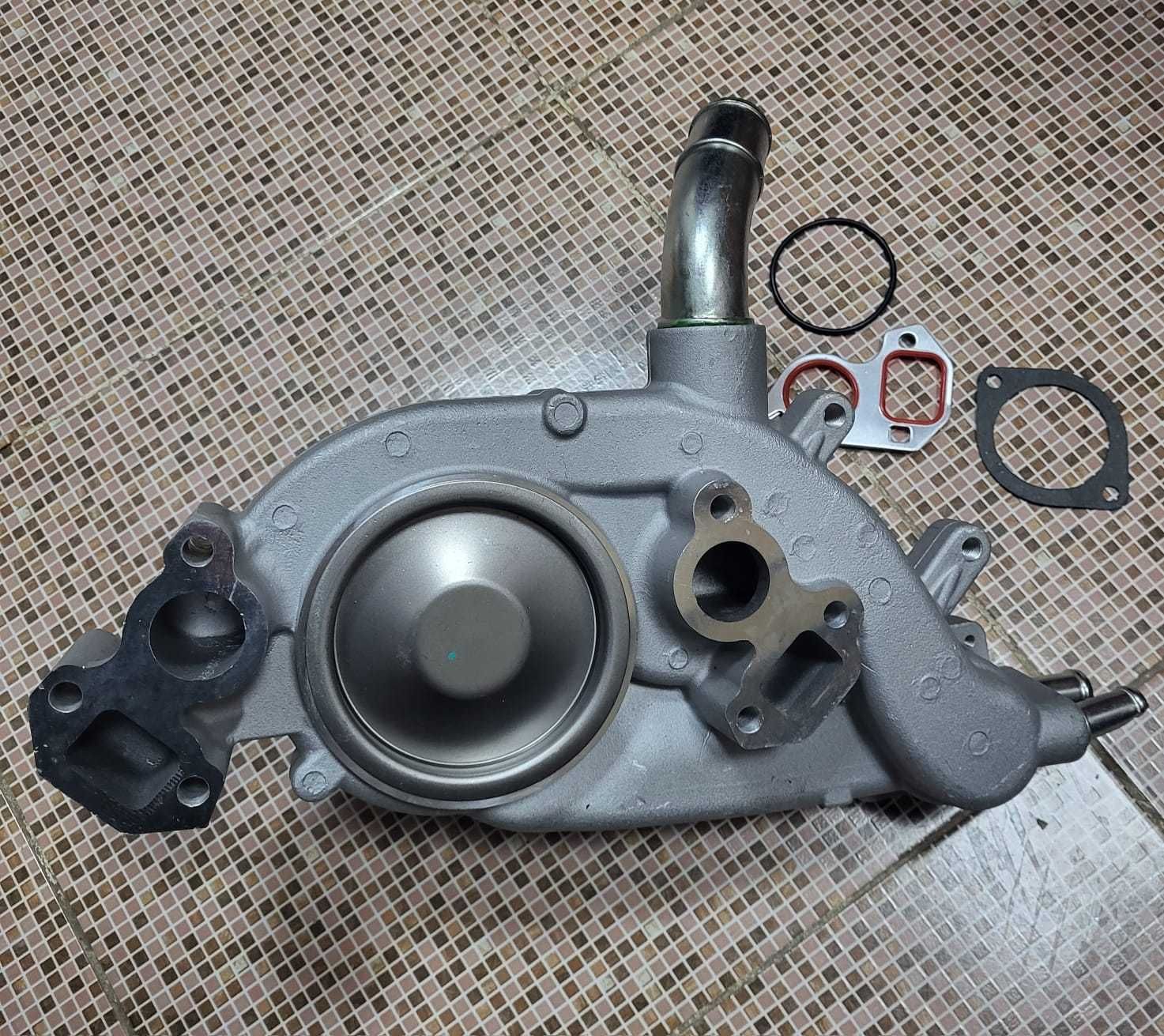 Помпа Cadillac Escalade, Chevrolet Tahoe, GMC Yukon, Hummer H2