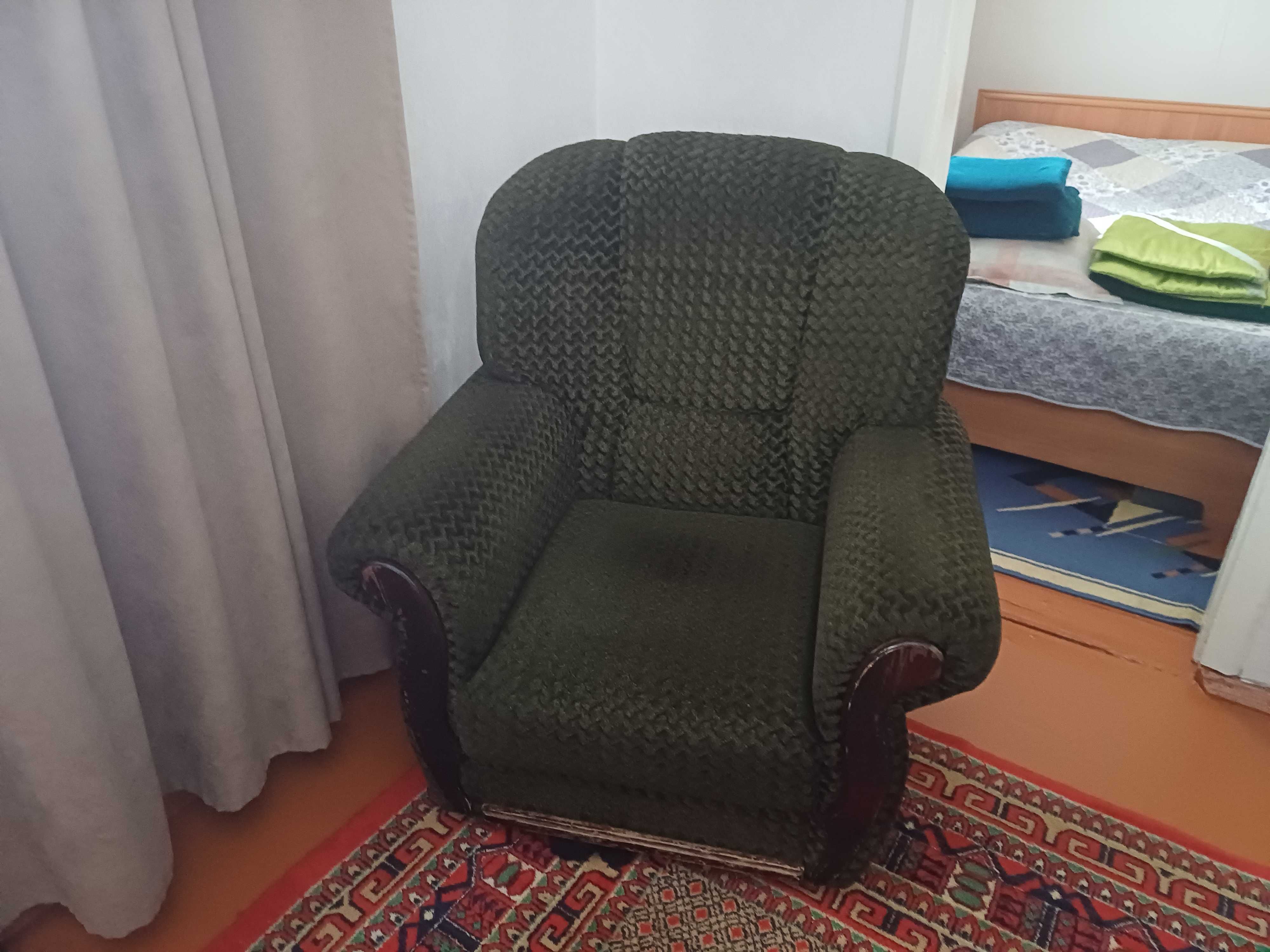 Продвется диван в хорошем состояний