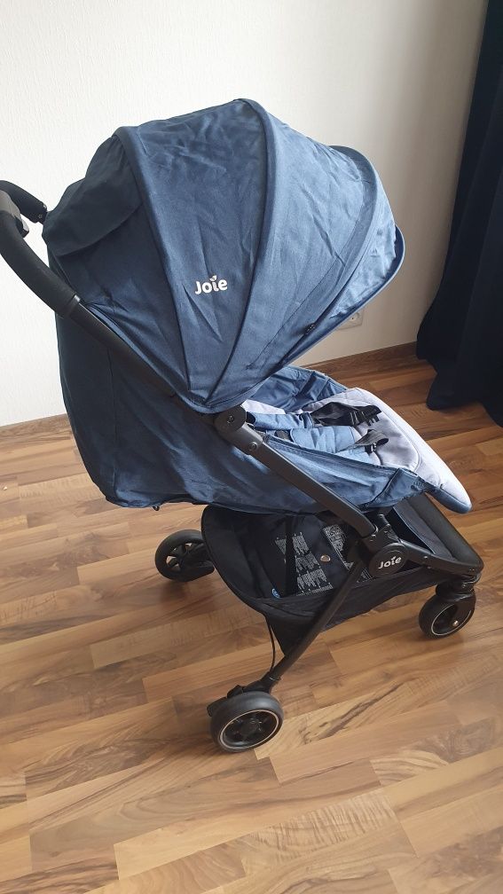 Продам детскую коляску Joie pact