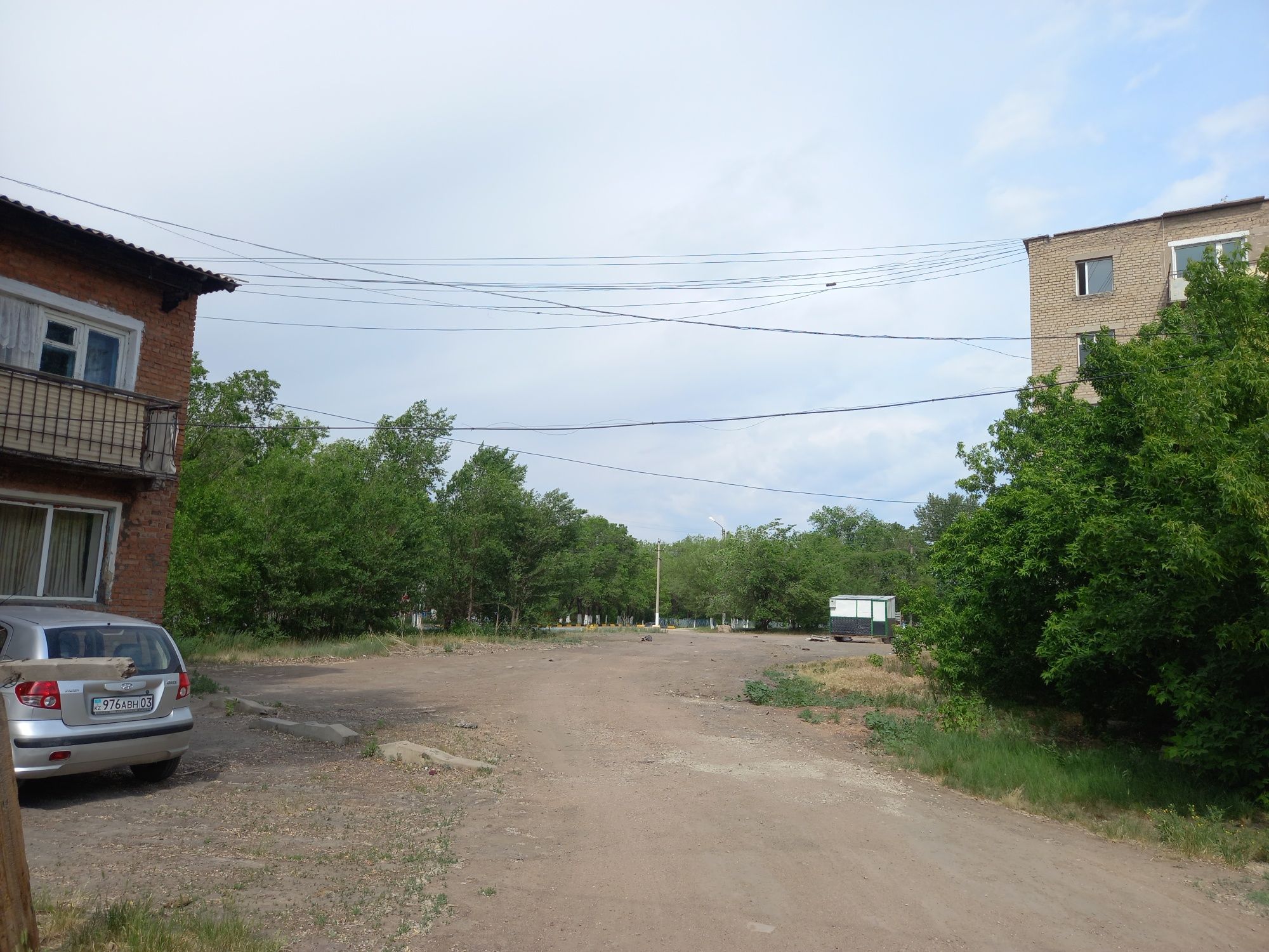 Павильоном с земельным участком для строительство магазина