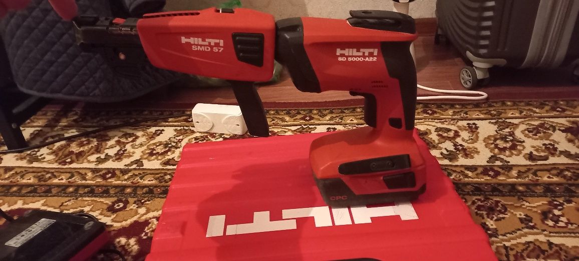 HILTI Шурупаверт и дрель, жағдайы жақсы.