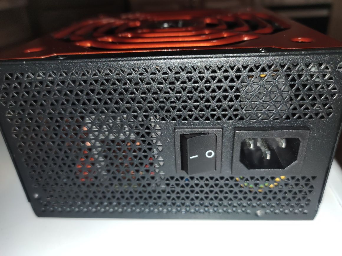 Продам блок питание  на компьютер Cougar BXM 850 W в отличном состояни