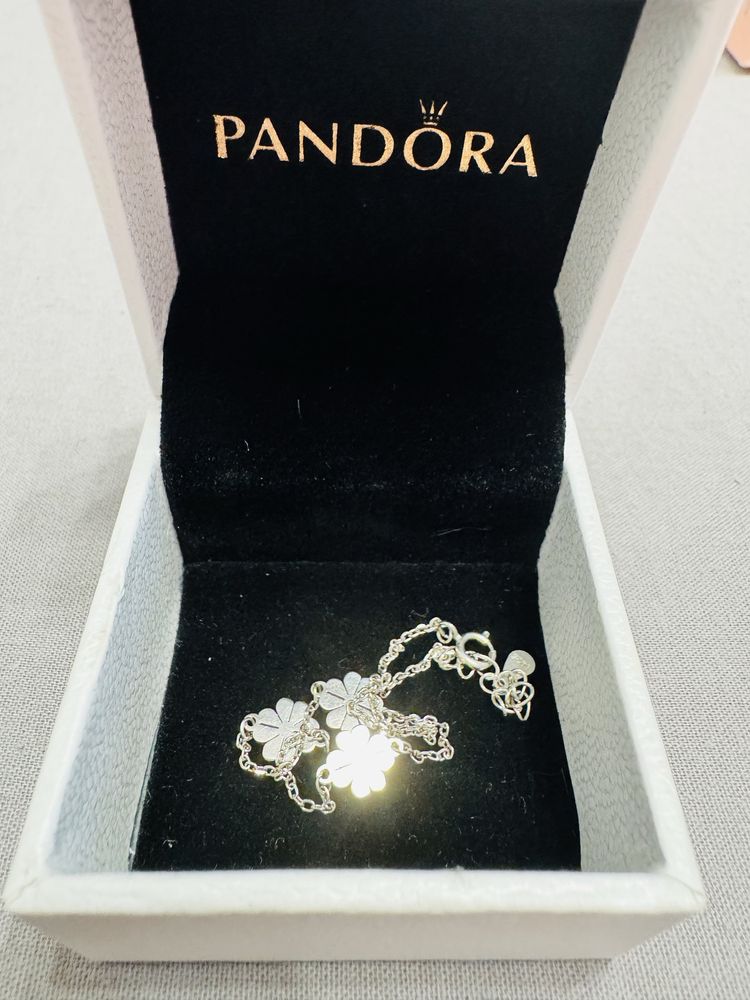 Сережки PANDORA. В Подарок: браслет с клевером!