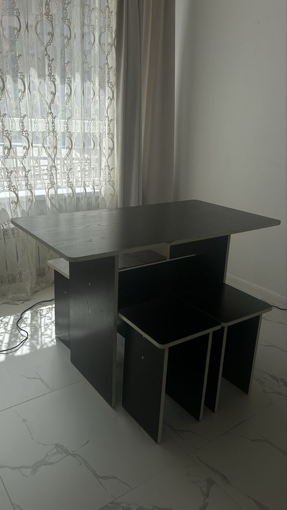Продам стол со стульями !