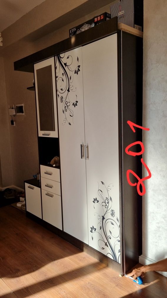 Продаётся шкаф в прихожую