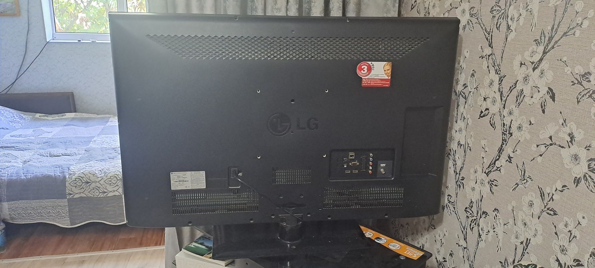Телевизор LG б/у в отличном состоянии, диагональ  106см