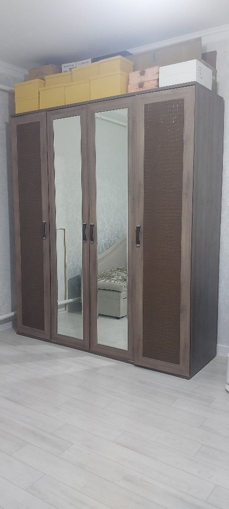 Сервантпен шкафтар сатылады