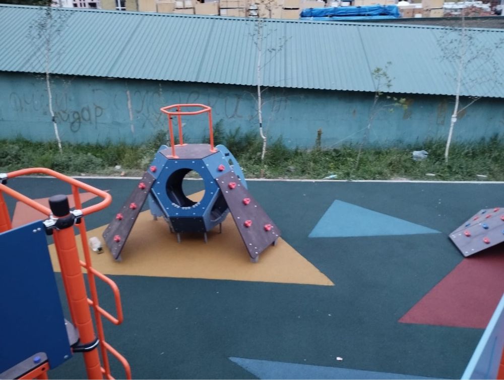 Бесшовное тартановое покрытие (резиновое) из резиновой крошки  тартан