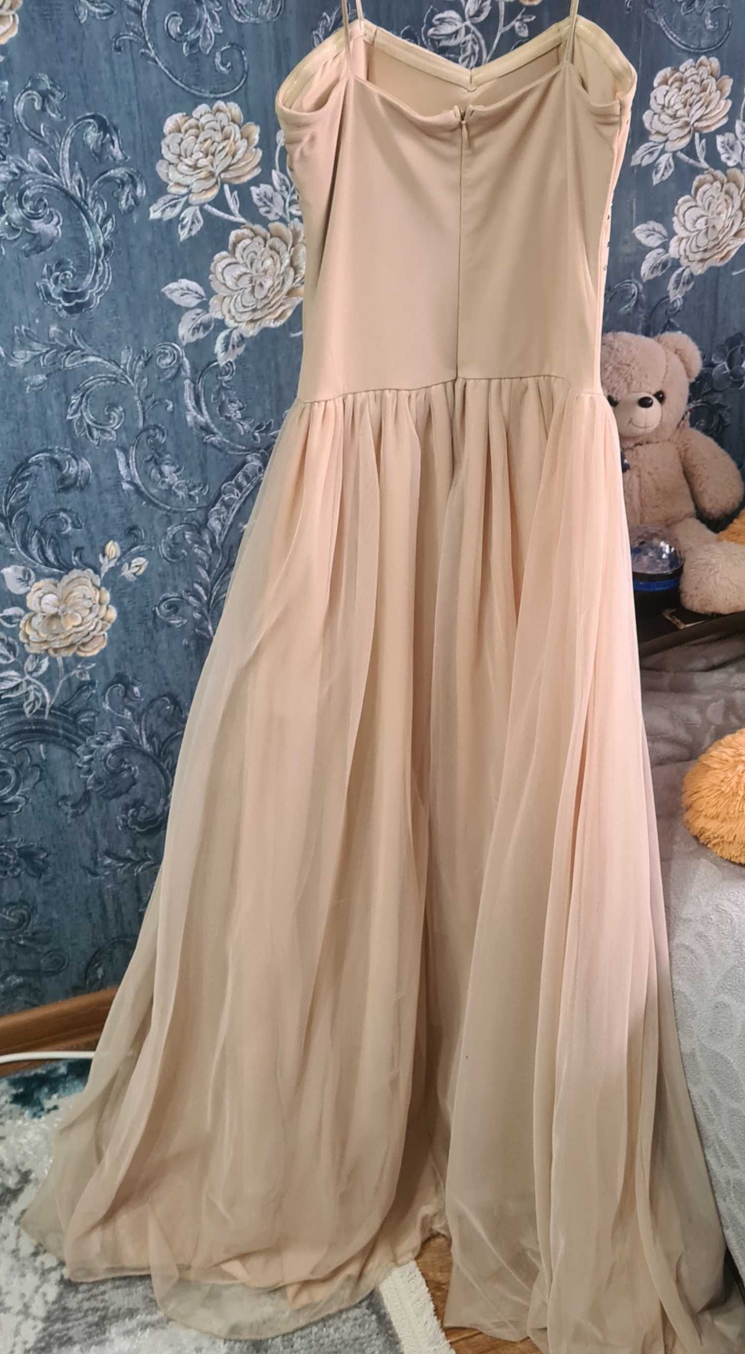 Продам платье праздничное