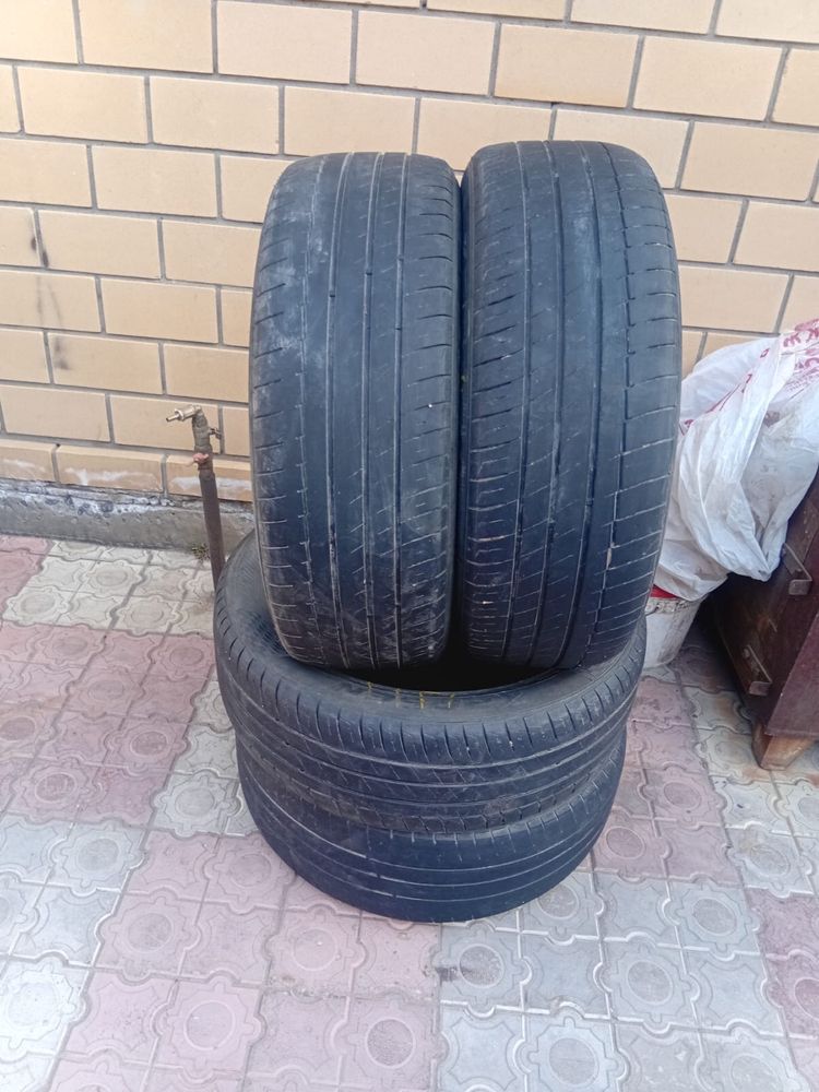 Продам летнюю резину в хорошем состоянии размер 225/55/r18