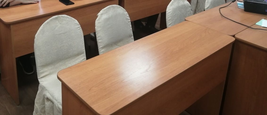 Продам стулья, стол, парты,  офисные