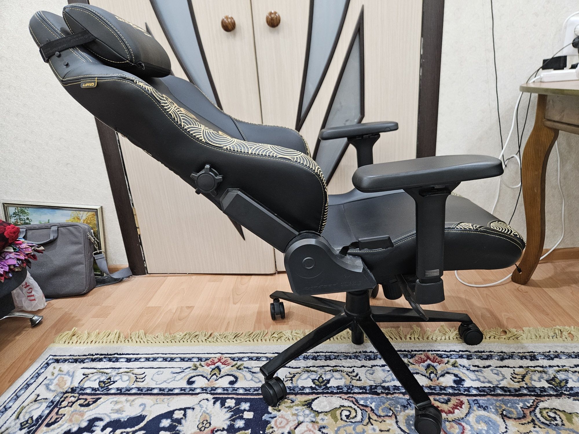 Игровое кресло dxracer craft в отличном состоянии