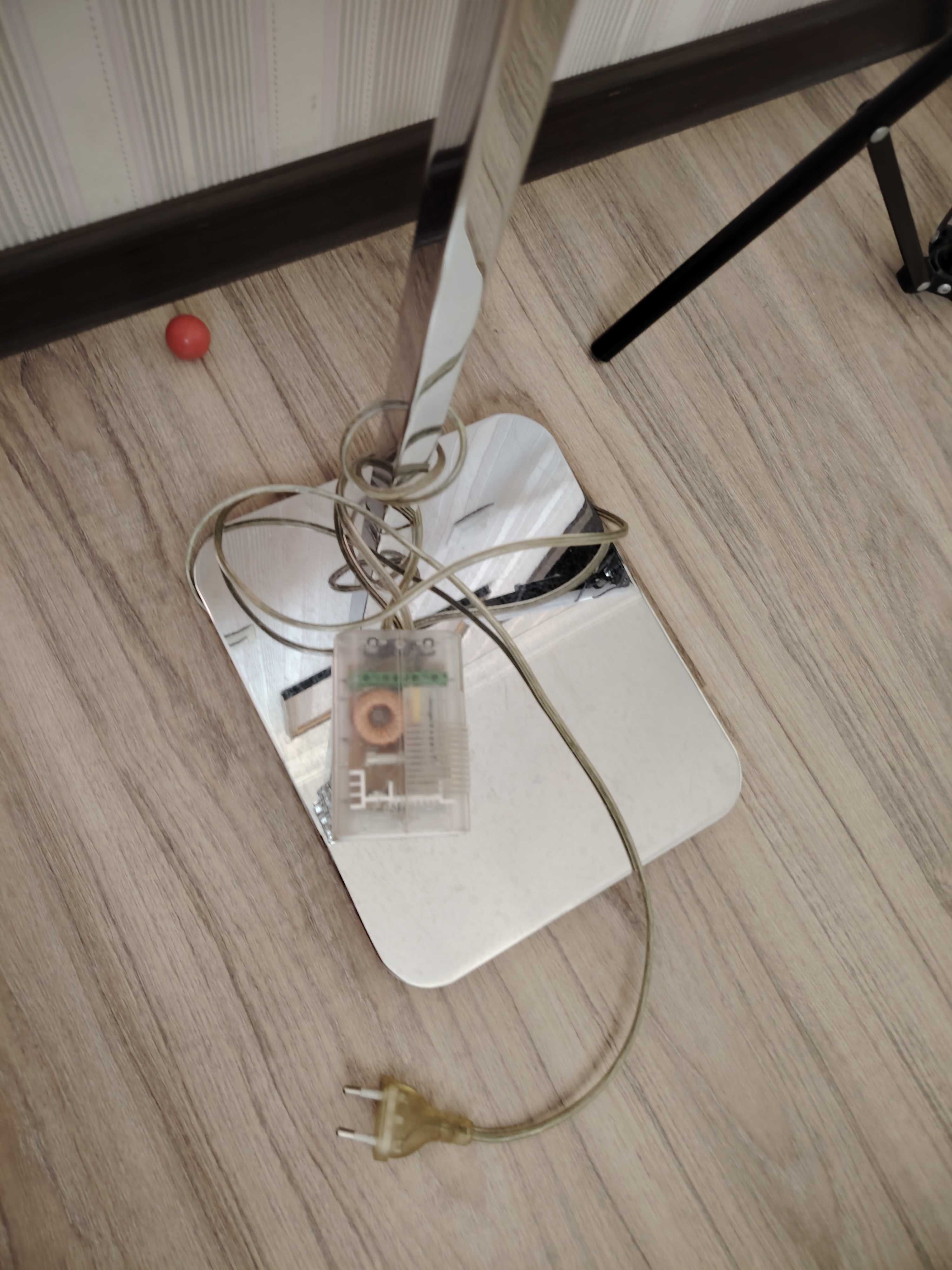 Светильник напольный