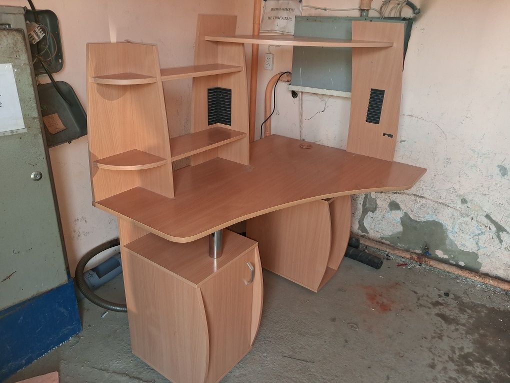 Продам стол для компьютера цена 5тыс
