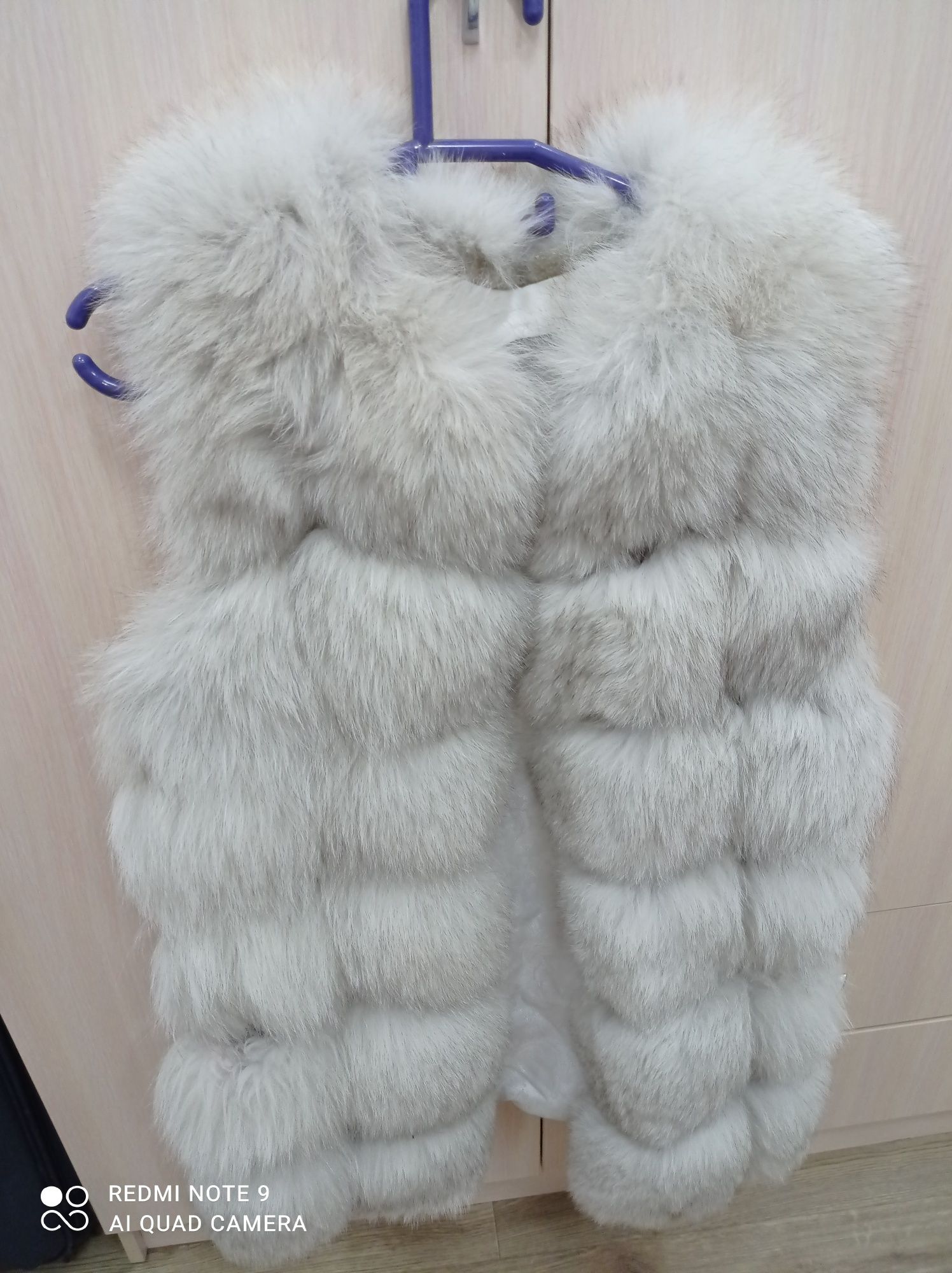 Продам песцовую жилетку