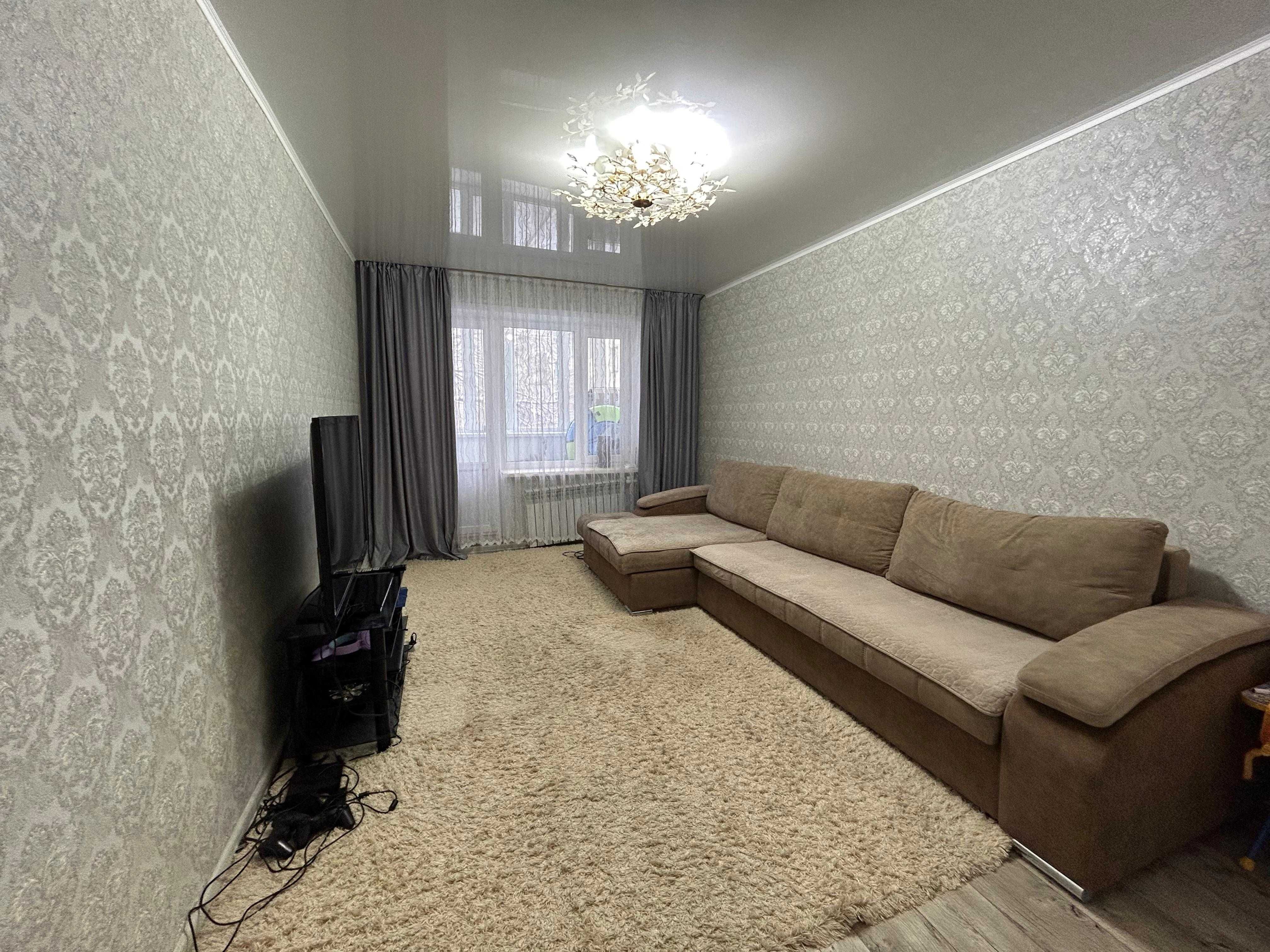 продается 2 ком квартир район 3 школа