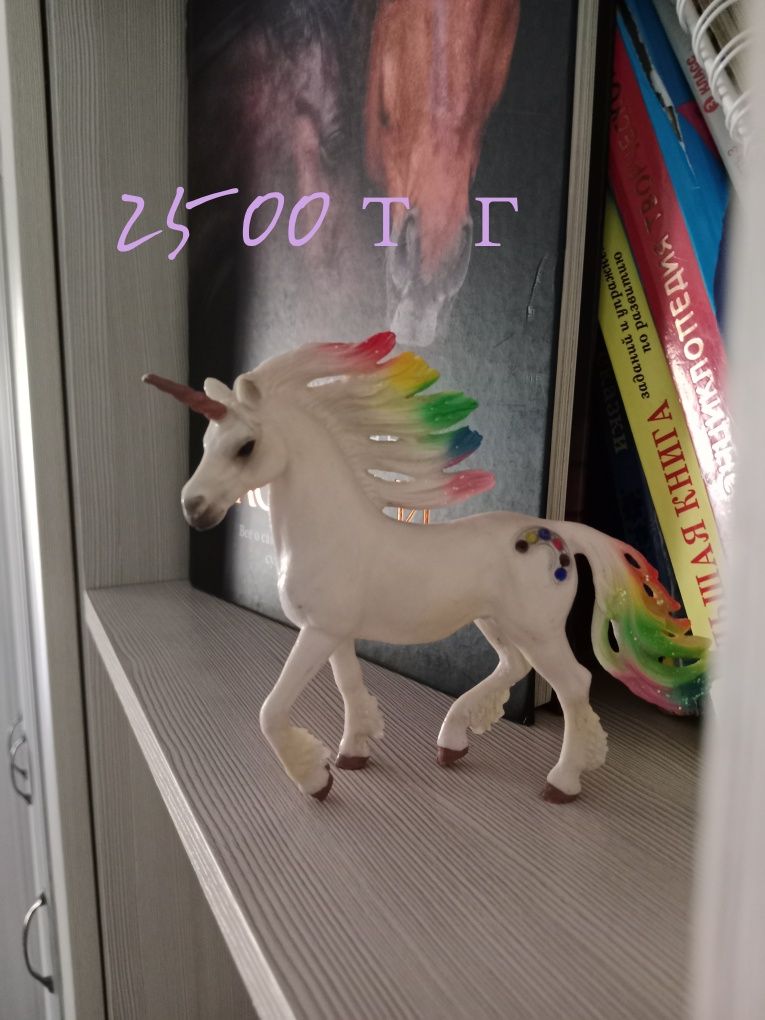 Продам фигурки лошадей